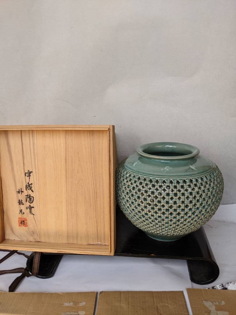 高麗青磁　熊津窯 花瓶 透かし 網目 青磁 花器 いいね！ 2 送料無料