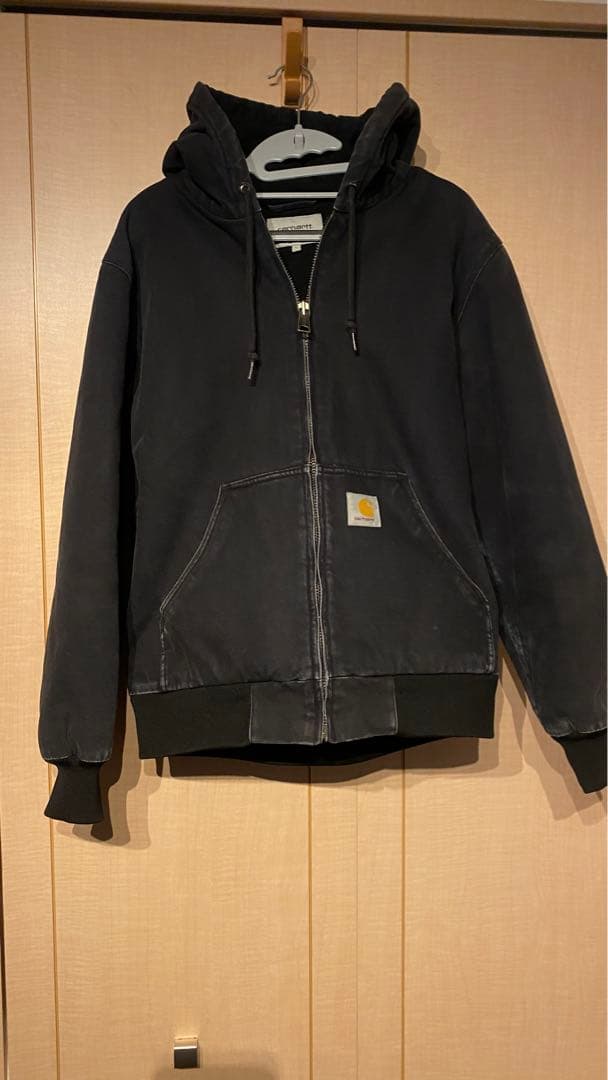 Carhartt フード付きブラックジャケット