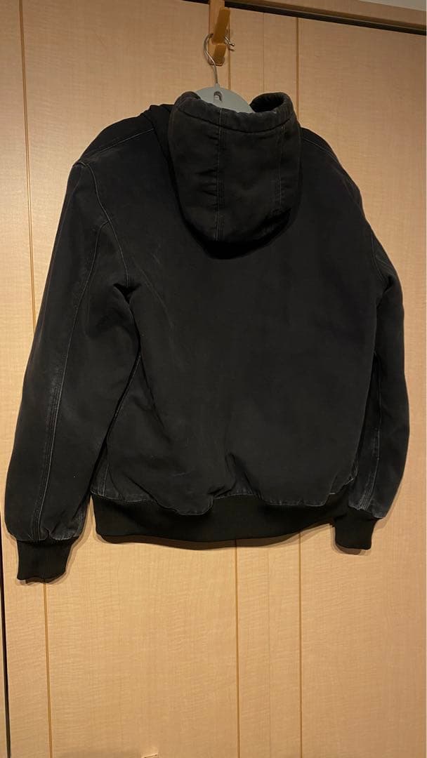 Carhartt フード付きブラックジャケット