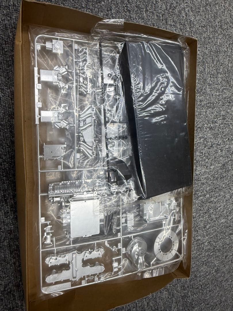 タミヤ 1/6 カワサキ Z1300 エンジン 未組立 プラモデル 箱傷みあり