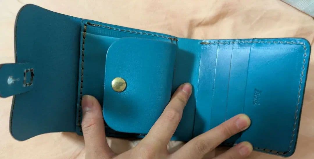 ヘルツ　HERZ セルリアンブルー　ギボシ留め　二つ折り財布