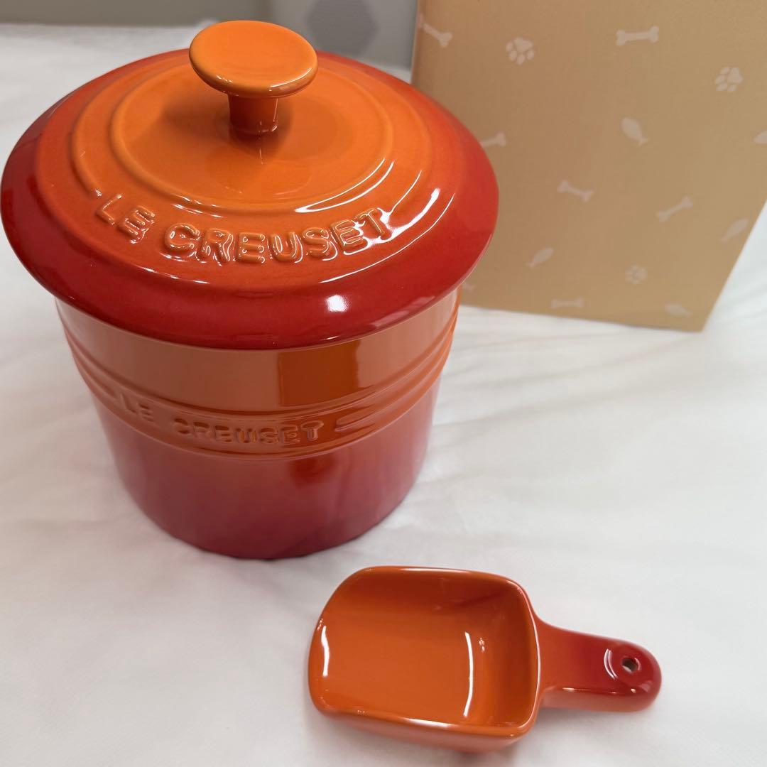 【新品・箱付き】ルクルーゼ ペットフード コンテナー (スクープ付き)オレンジ