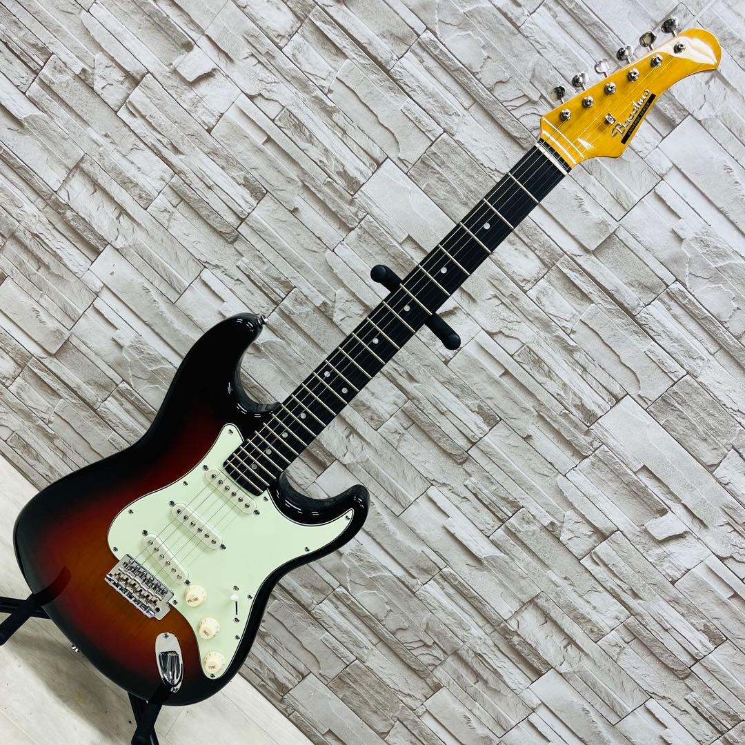 美品 Bacchus UNIVERSE SERIES ストラトタイプエレキギター