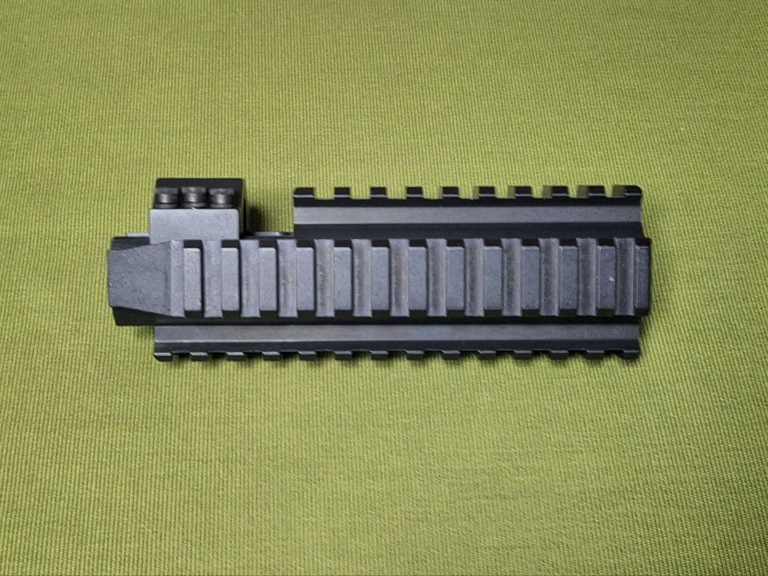 実物 ERGO M4 FORWARD RAIL ハンドガード