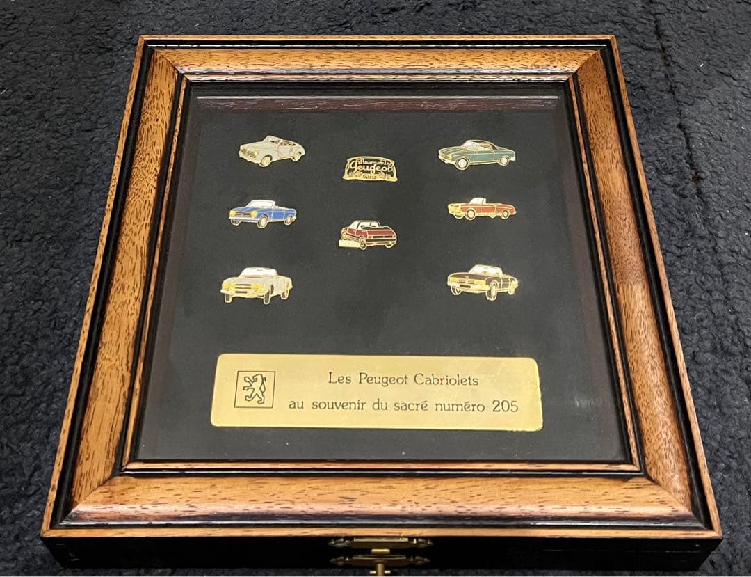 プジョー205カブリオレ　ピンバッジコレクション