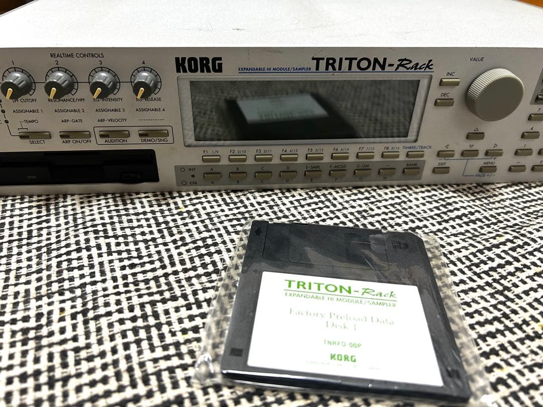 KORG TRITON-Rack マルチトラックレコーダー　動作品