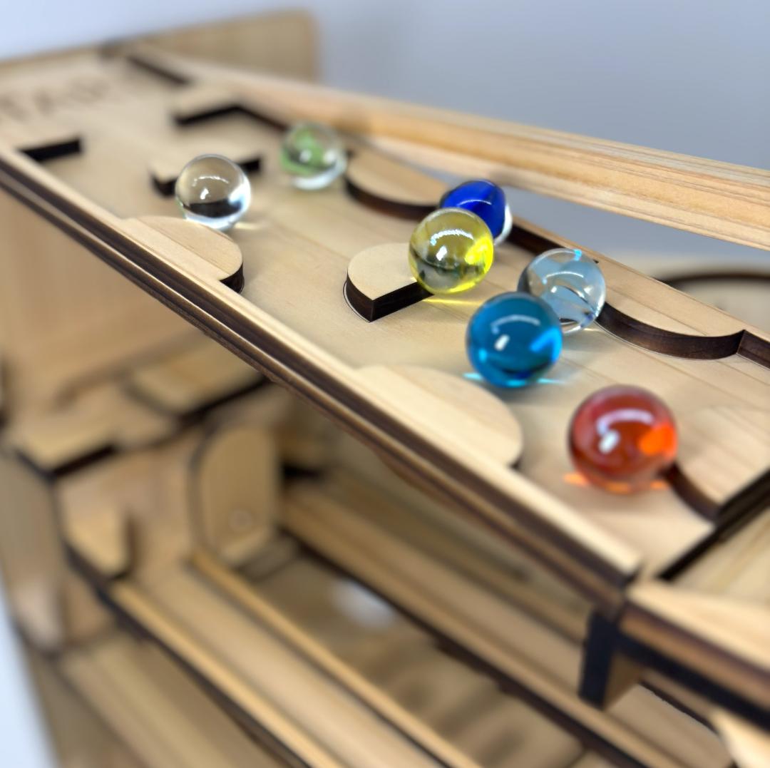 木のビー玉コロコロ装置　ビー玉コースター　ハンドメイド「フリーダム」