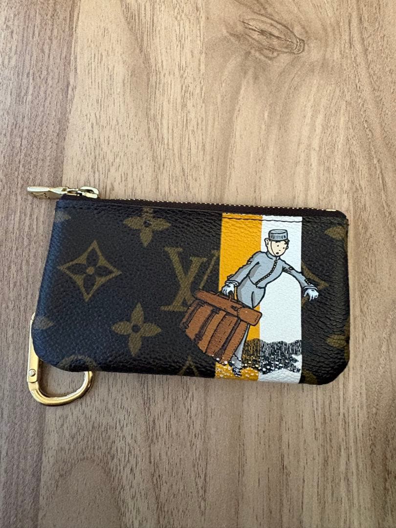 Louis Vuitton ケース ヴィヴィエンヌ限定イラスト付き