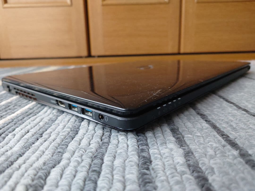 富士通 LIFEBOOK AH77 / Win11 i7 タッチ 最上位