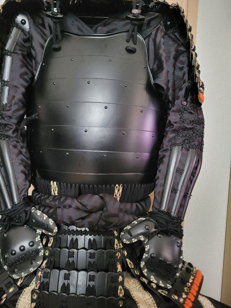 黒糸威黒艶消鋲綴二枚胴具足（頭形兜)等身大　丸武・鎧立・櫃　年末大特価