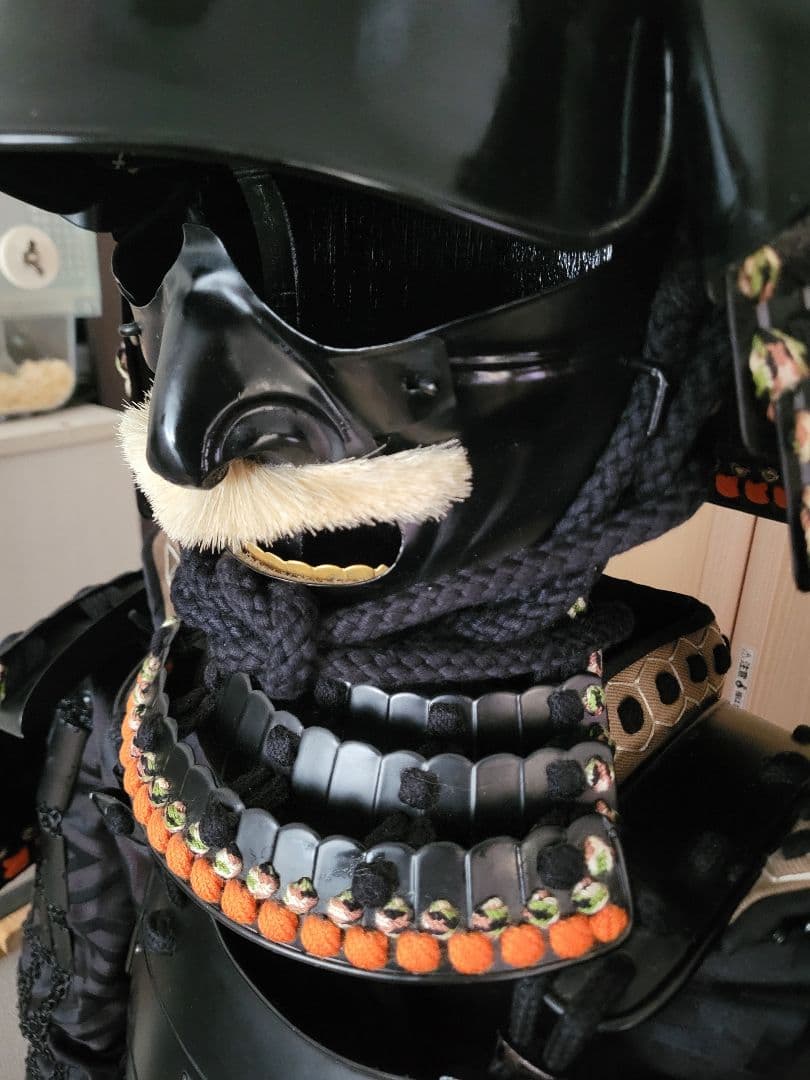 黒糸威黒艶消鋲綴二枚胴具足（頭形兜)等身大　丸武・鎧立・櫃　年末大特価