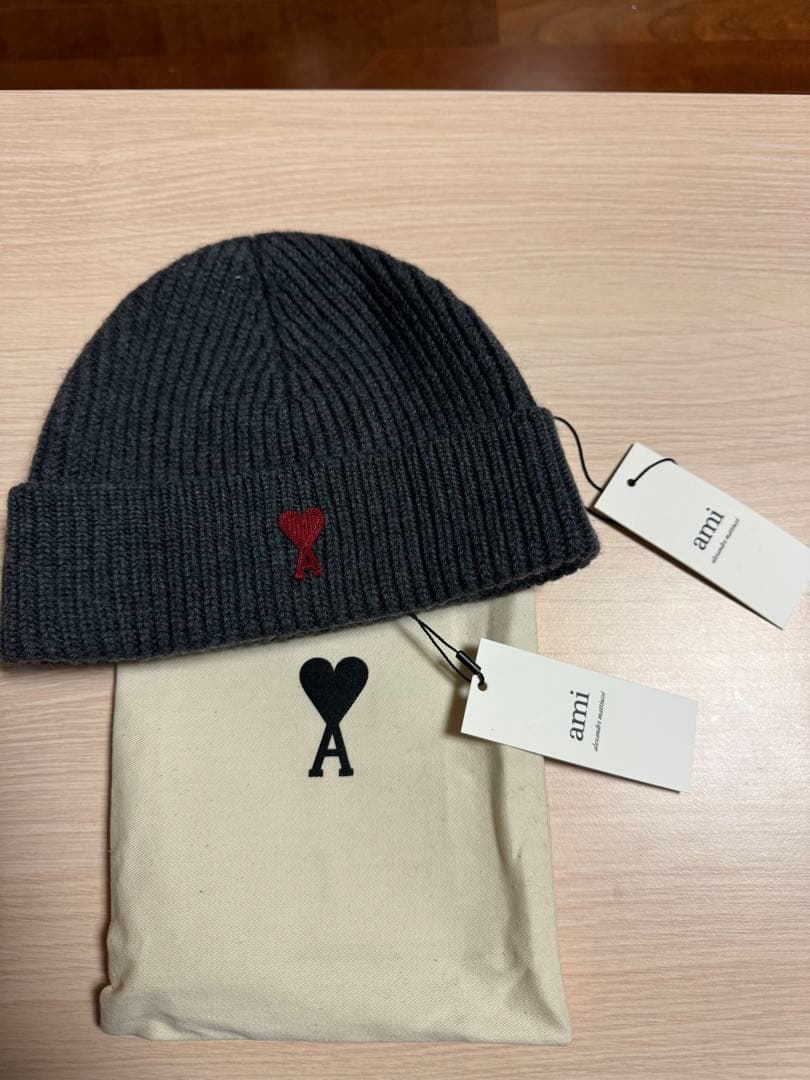【完全新品】AMI PARIS｜ハートロゴ入り ウール ビーニー　色 : グレー