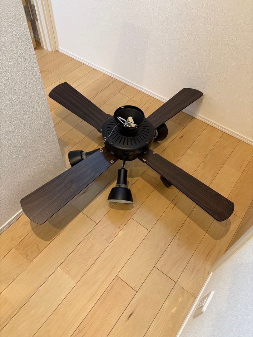 KOIZUMI シーリングファンライト 5灯 黒【匿名配送】