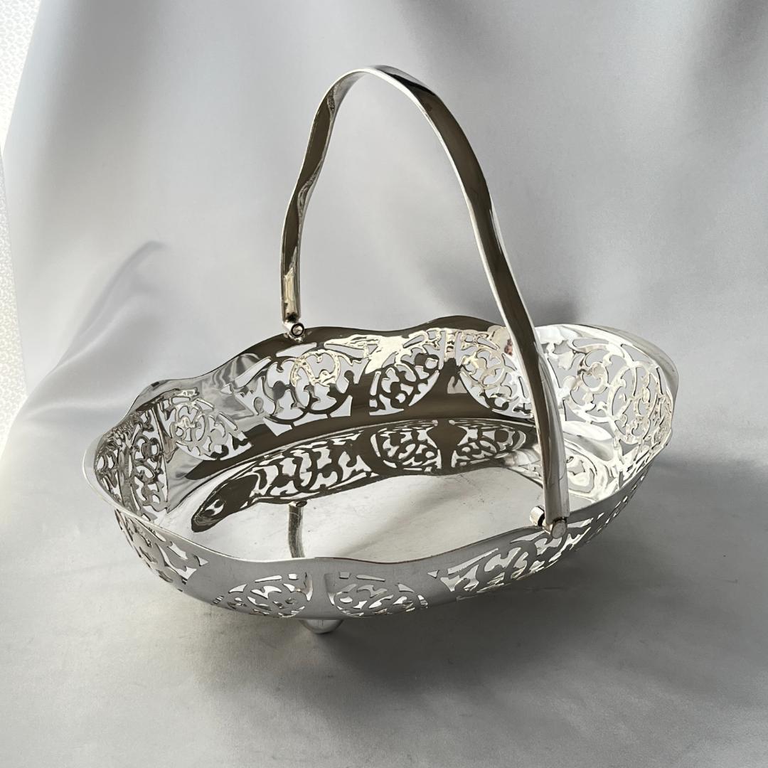 【英国】 アールヌーボーの透かしのフルーツスタンド【シルバープレート】