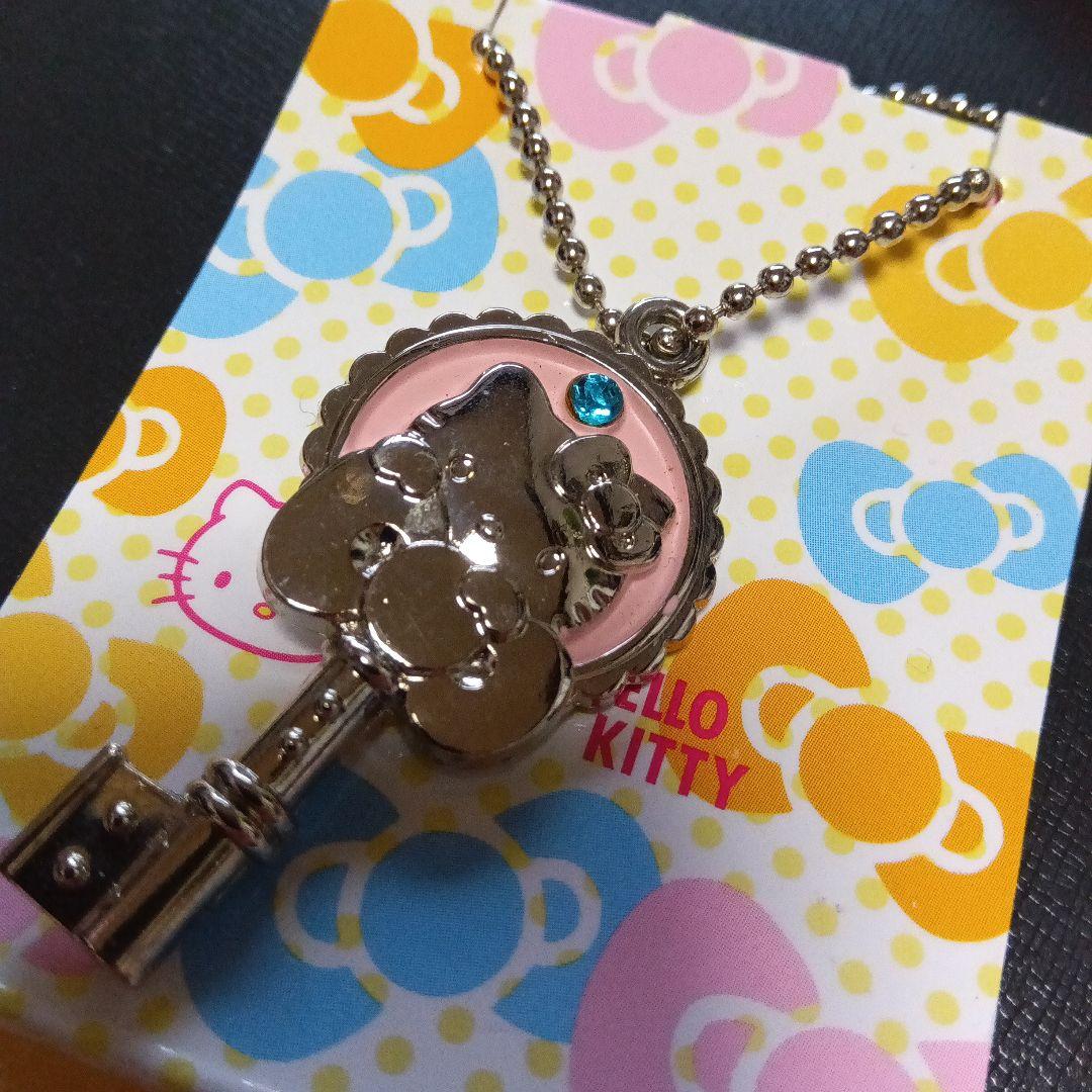 2012年　ハローキティちゃん　鍵型　キーマスコット　チャーム　キーホルダー