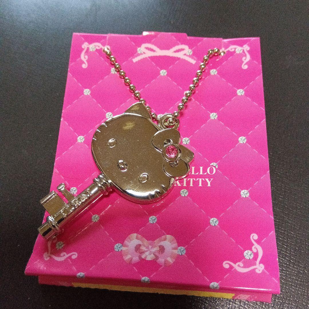 2012年　ハローキティちゃん　鍵型　キーマスコット　チャーム　キーホルダー
