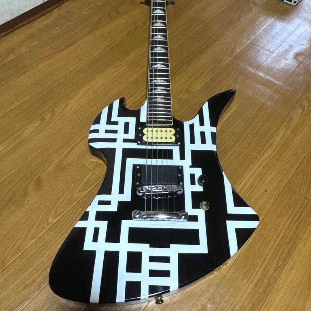 エレキギター 黒と白の幾何学模様　布袋寅泰