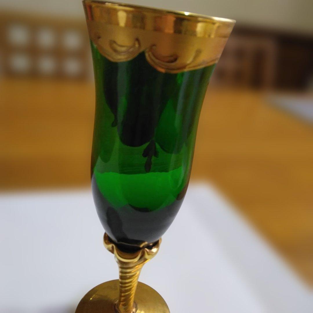 新品未使用　ベネチアグラス　花柄装飾の緑と金のガラスグラス