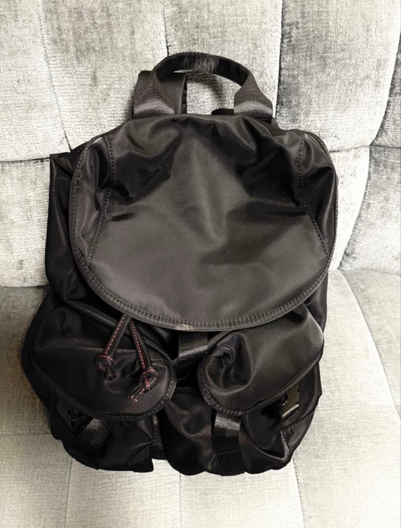 フレン・E・ルスタリオ フラップバックパック ブラック　UN-DIMENSION