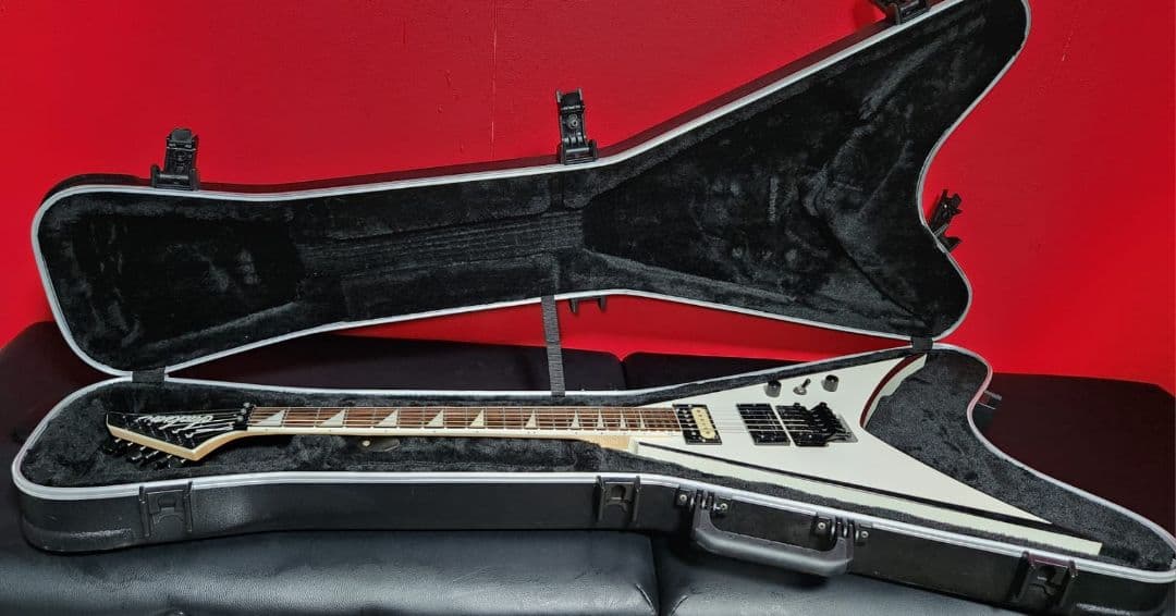 ギター Jackson King V White with Black