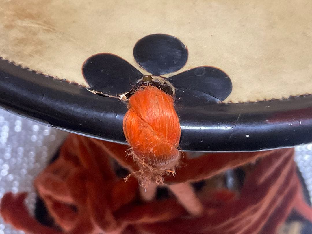 鼓／年代物。金時絵【汚れ、鼓裏にヒビ割れが少しだけ御座います。】