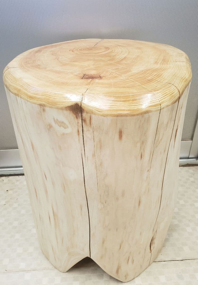 にゃぴ100年檜丸太テーブル