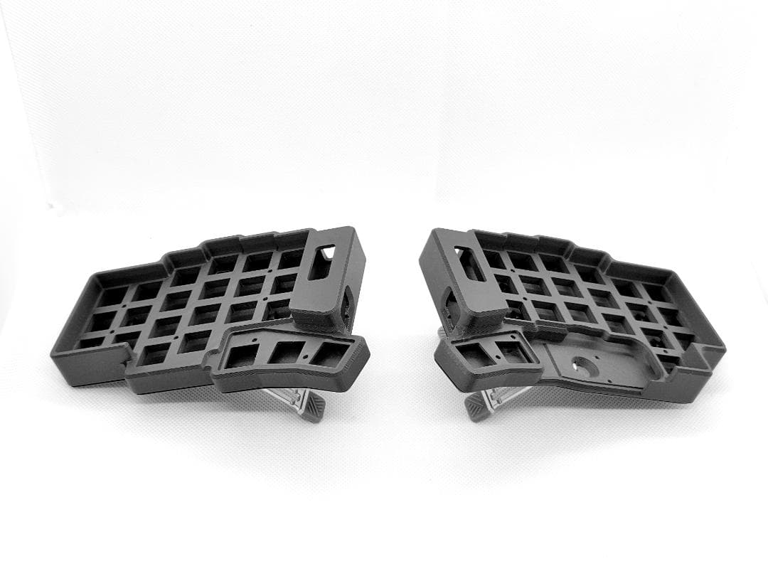 Keyball44ケース 可変テンティング、パームレスト付き