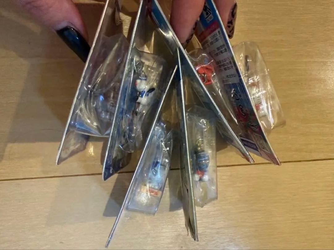 ご当地キティ 根付け ストラップ　キーホルダーまとめ売り　90個以上