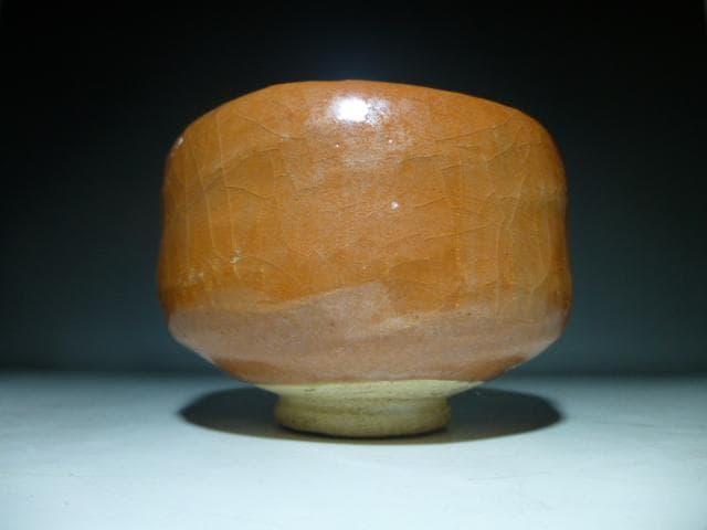 楽吉左衛門　十一代　慶入　鶴ノ画赤茶碗／共箱／楽吉左衛門十三代　惺入極め箱／仕覆