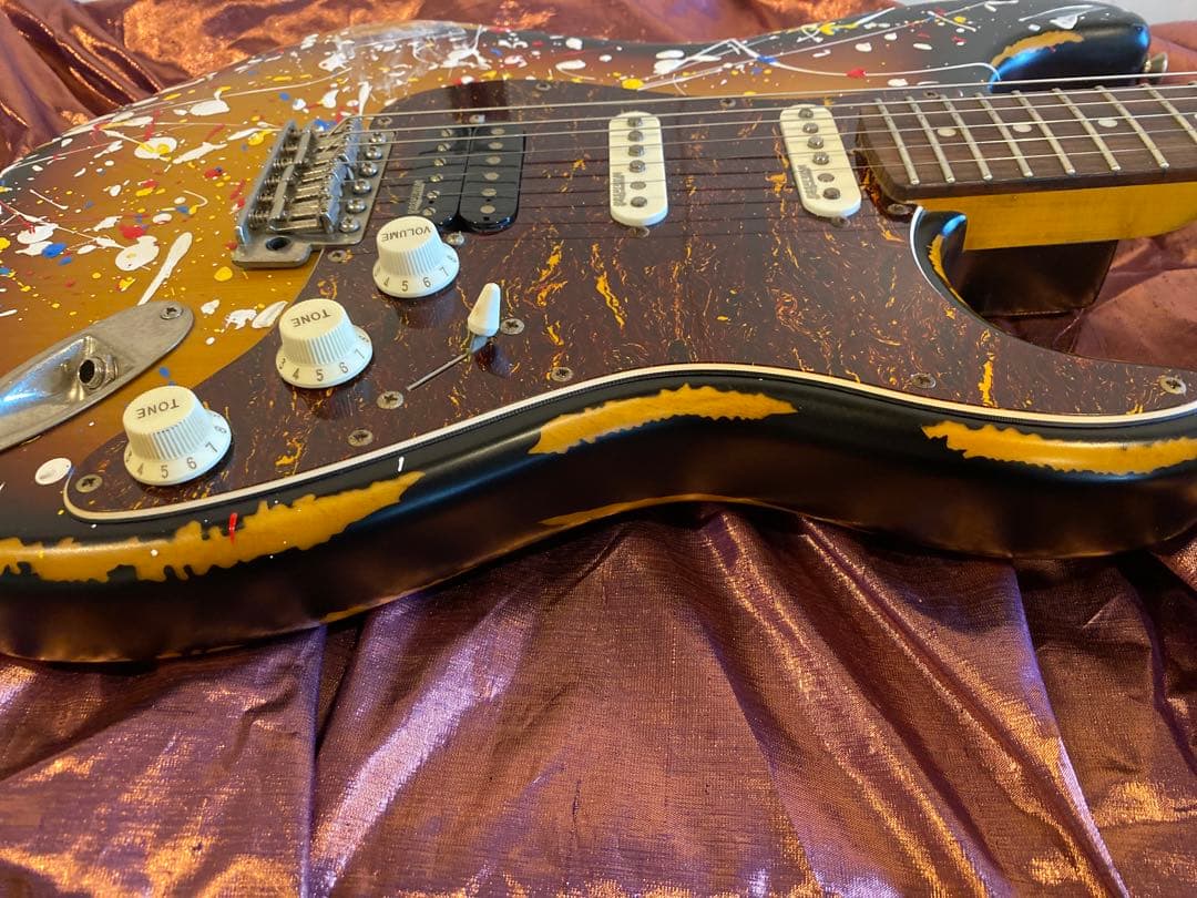 英国VINTAGE社ICONシリーズ v6スプラッター塗装ストラト