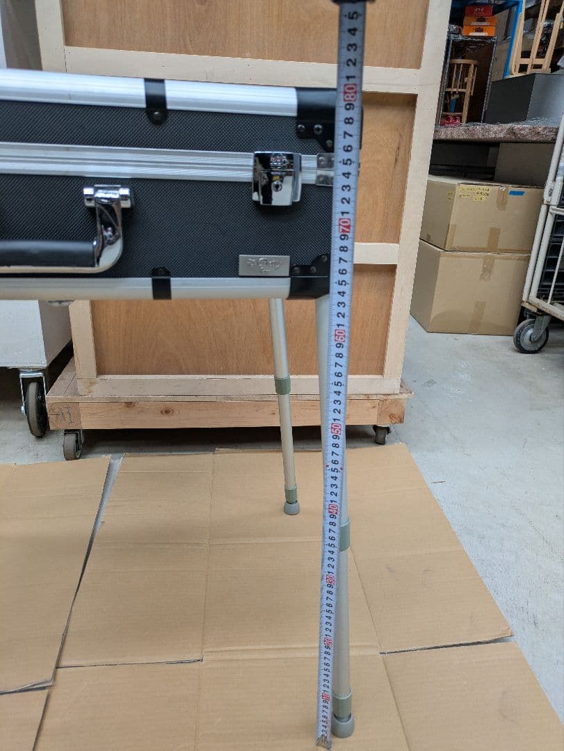 ジュラルミンケース　メイクボックス　LED照明女優ミラー付きメイクアップテーブル