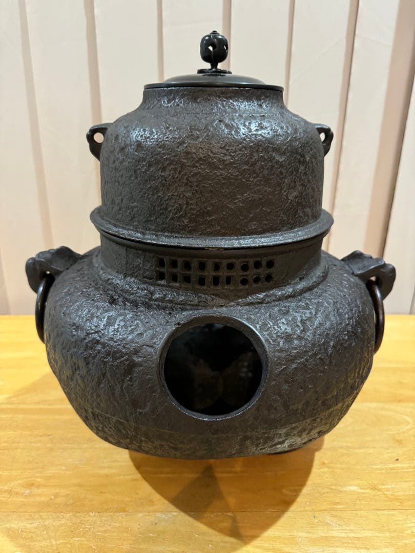 鉄製茶釜 風炉釜　茶道　年代物　骨董品鉄製 アンティーク装飾的デザイン