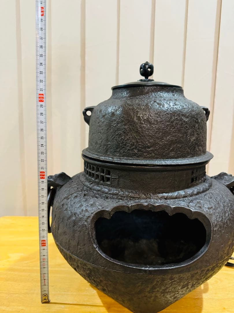 鉄製茶釜 風炉釜　茶道　年代物　骨董品鉄製 アンティーク装飾的デザイン