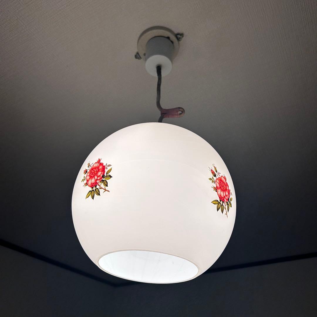 【昭和レトロ】白いガラス製花柄シーリングライト