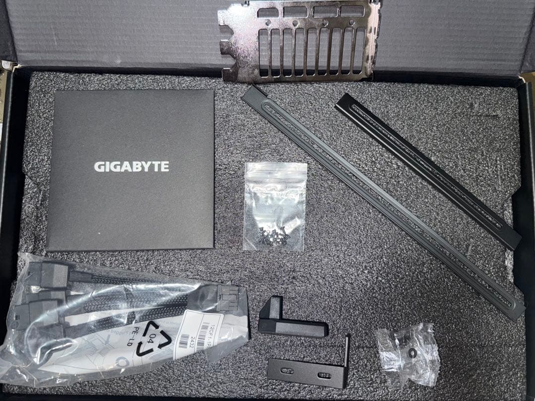 GIGABYTE RTX 5090 GAMING 基板（PCB）なし