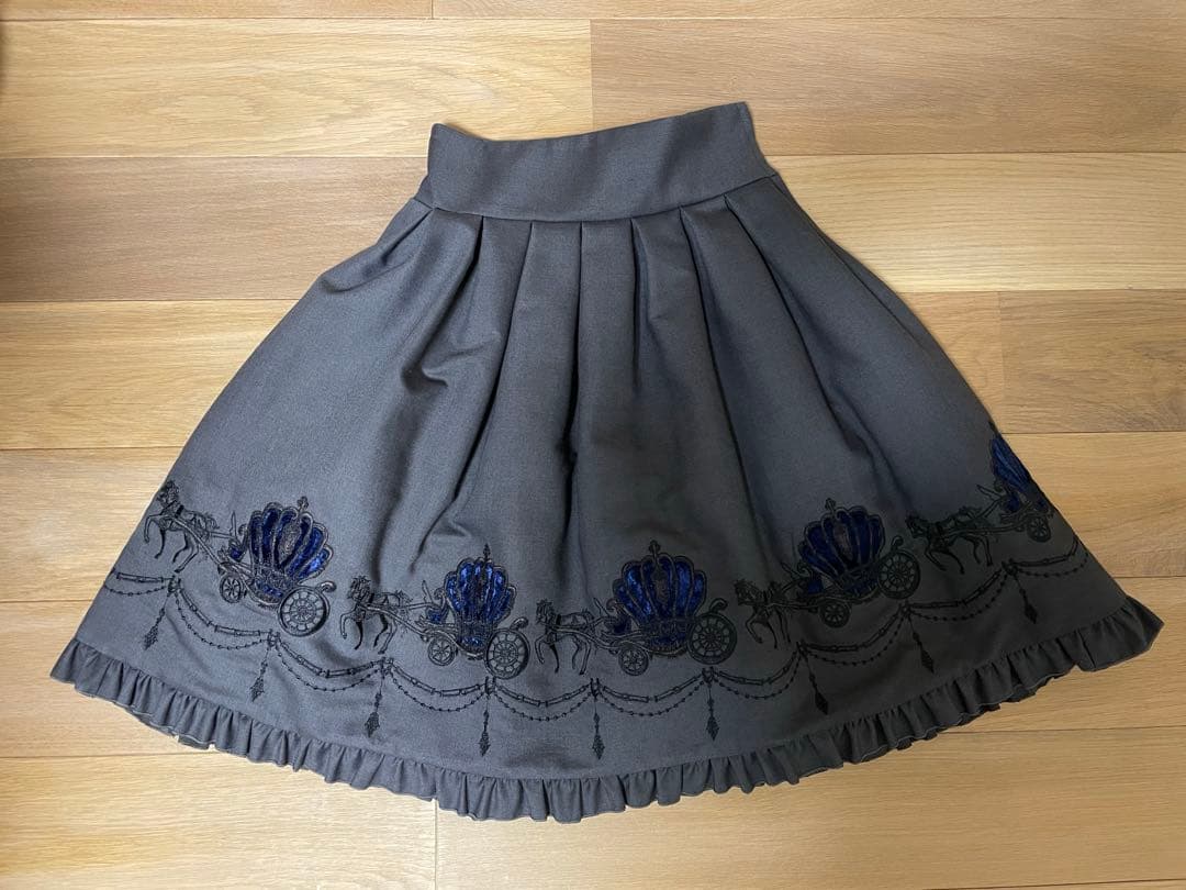 ブラックピースナウ　スカート