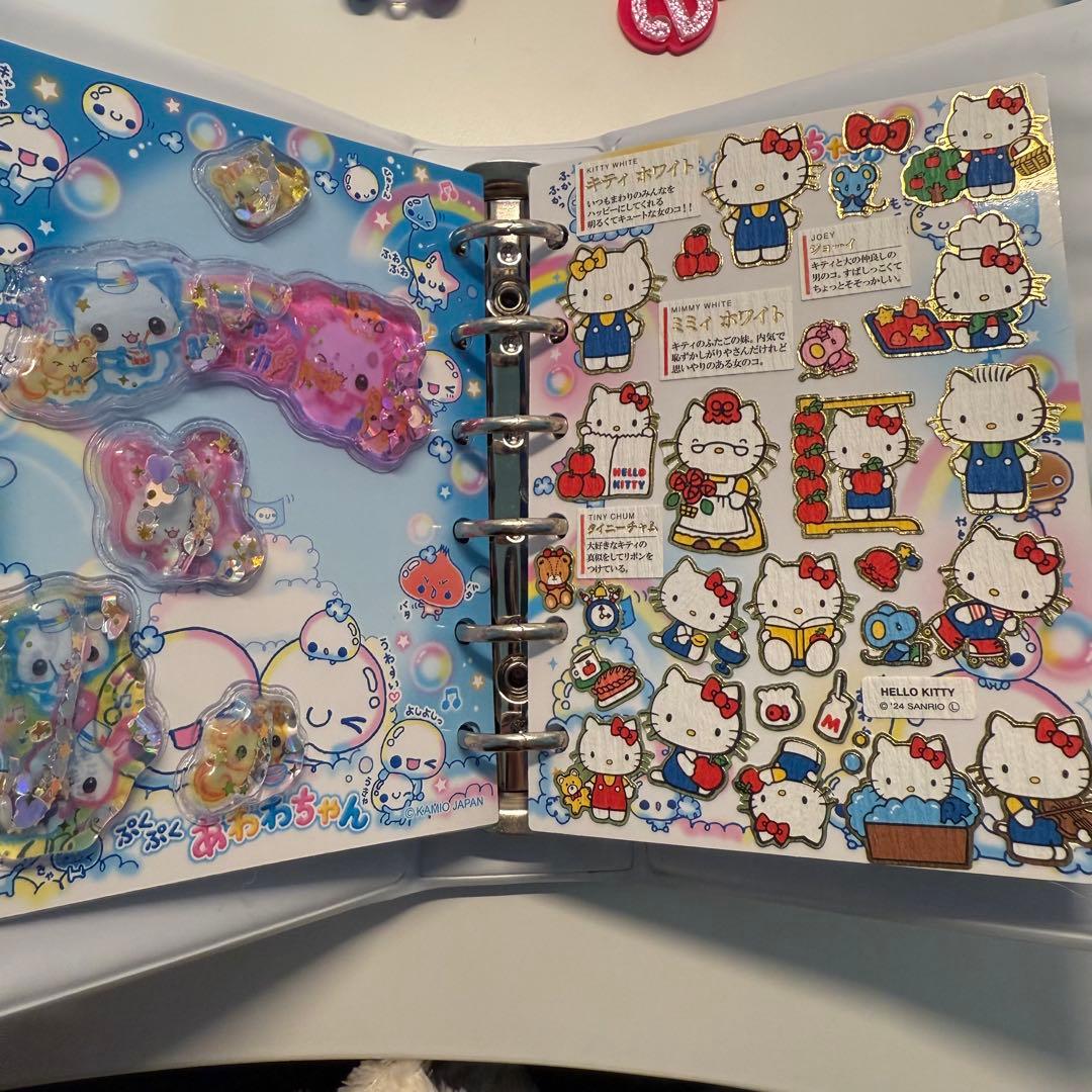 シール帳完成品　キーホルダー付　ボンボンドロップシール　おはじきシールサンリオ