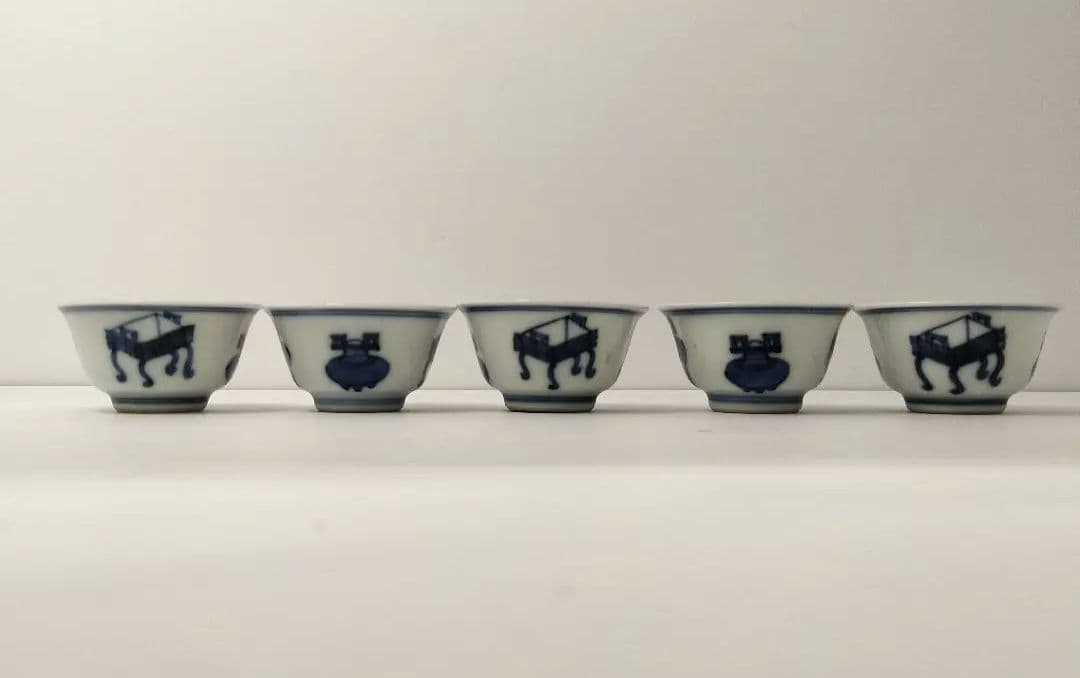 M184-5　古伊万里古染付 時代煎茶碗 五客 在銘印有 中国香道具図 唐物　D