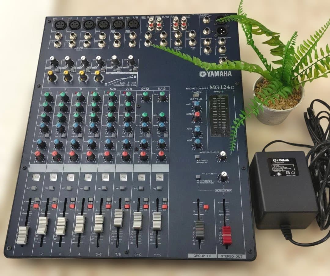 美品　YAMAHA MG124c アナログミキサー 12チャンネル　動作ＯＫ