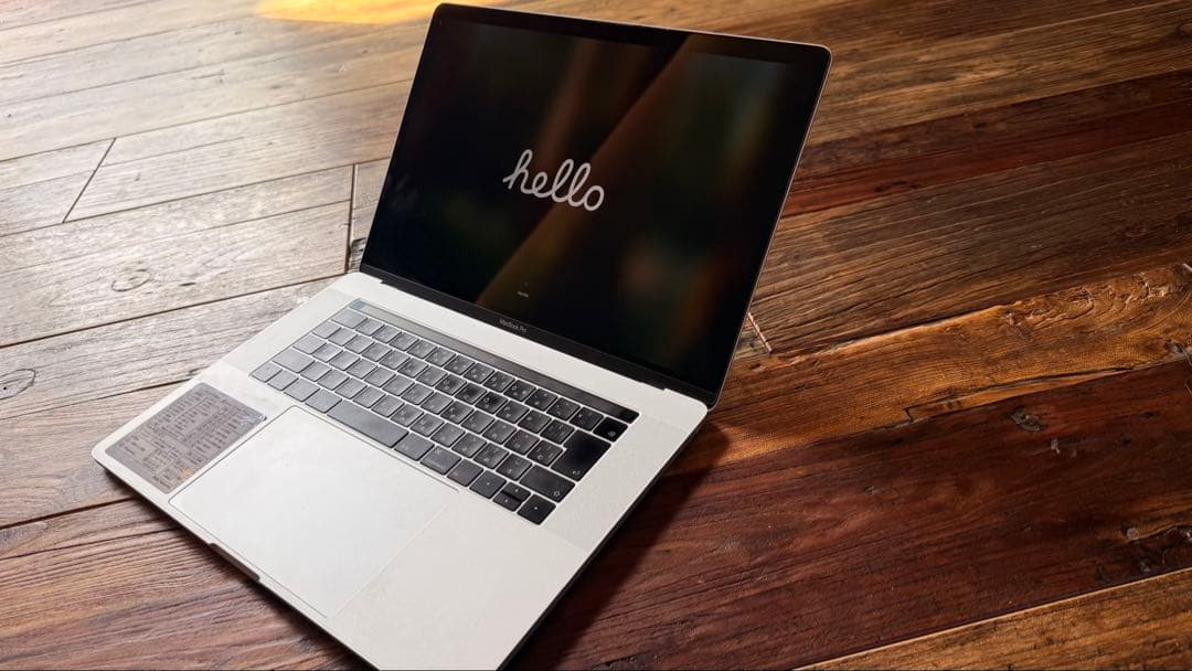 爆安MacBook Pro 15インチCore i7 充放電回数62回！