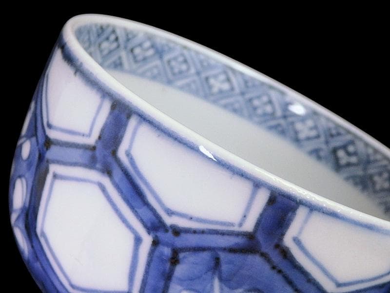 古伊万里　染付 亀甲紋に梅の図　りん茶碗　A598AS-fbvc