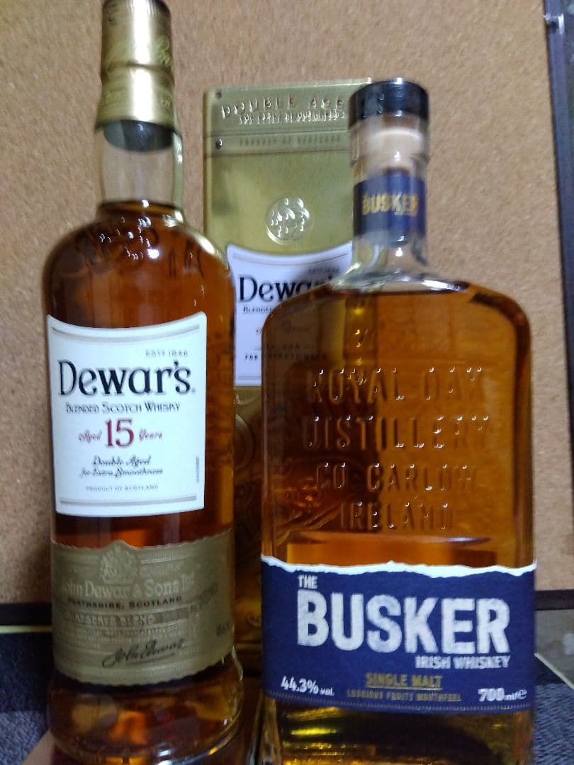 デュワーズ 15年とバスカー シングルモルト（青）ウイスキーセット