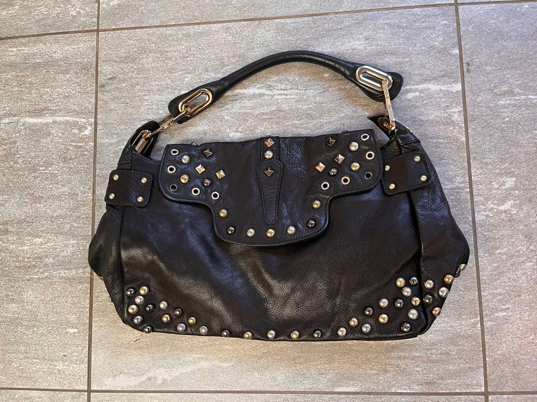 jimmy choo コラボ スタッズ付きブラックレザーショルダーバッグ
