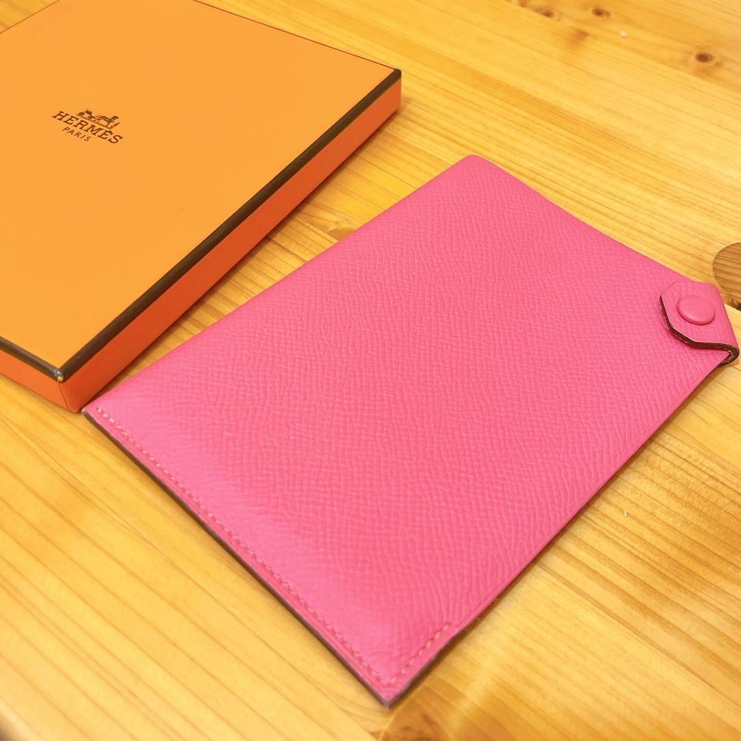 美品 HERMES ローズアザレ パスポートケース