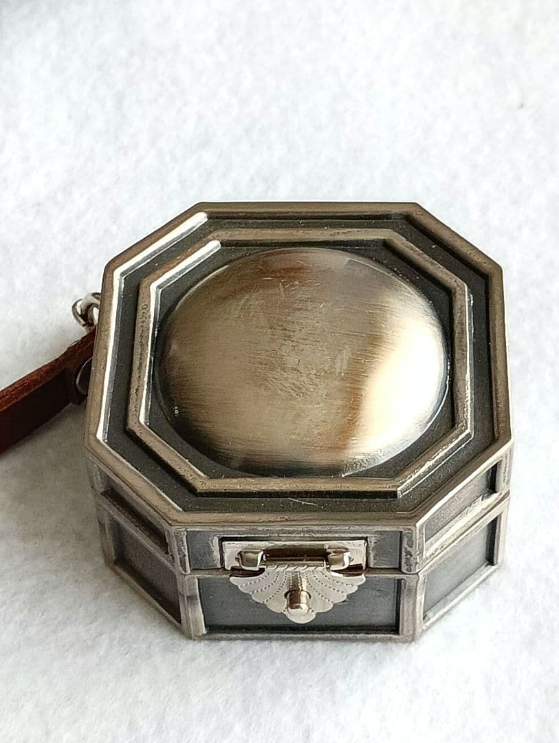 ディズニー パイレーツ・オブ・カリビアン コンパス型時計