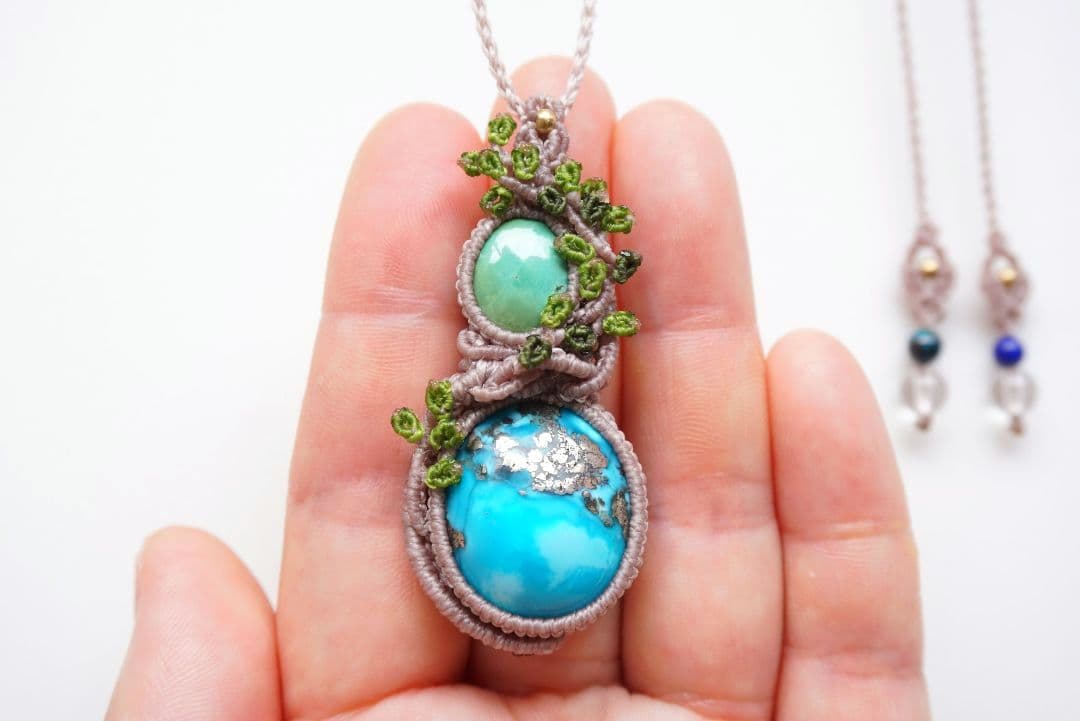 《空と大地の間に》イラン産&チベット産　ターコイズ　マクラメ　ネックレス