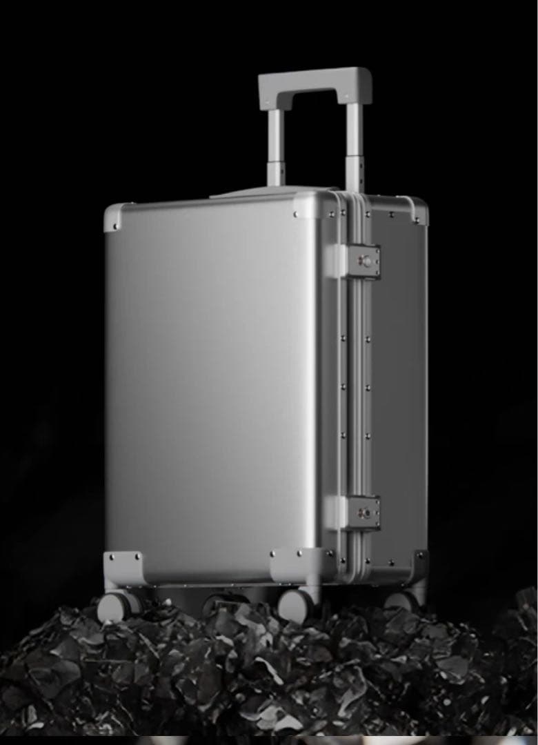 限定値下 新品 Magne 最軽量 スーツケース＋専用バック4個付き