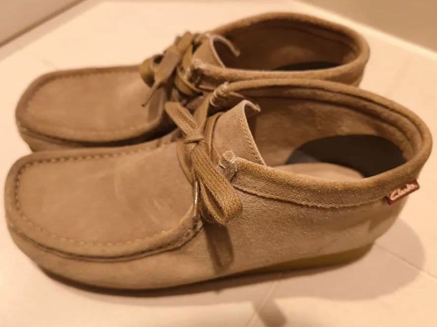 Clarks ワラビー ベージュ スエード モカシン