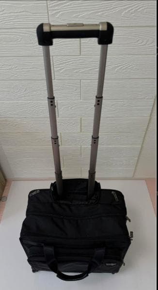 【良品】VICTORINOX ヴィクトリノックス キャリーケース 4輪 バッグ