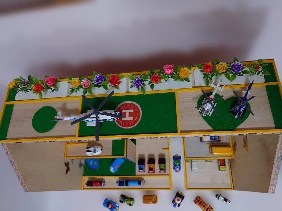 トミカ木製手作り駐車場（ビッグイエロ－）BY04